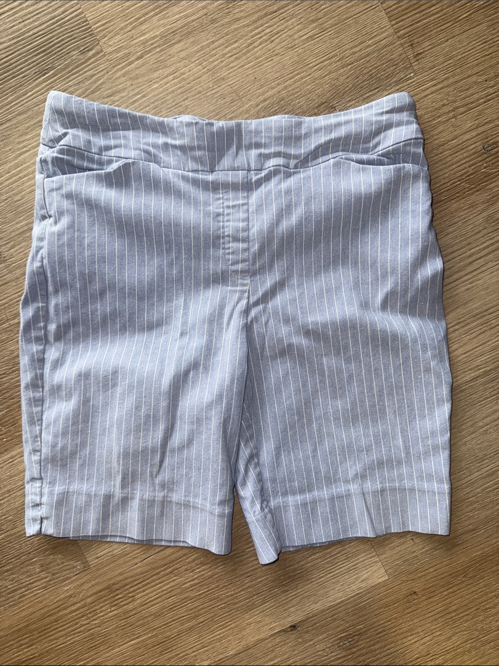 HILARY RADLEY Light Blue Pinstripe Pull On Stretchy Bermuda Shorts